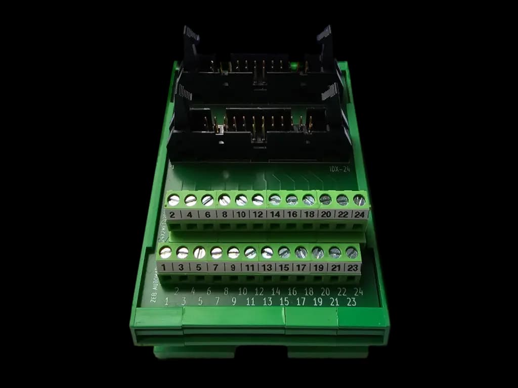 Break-out module 24-pin header connector on screw terminals